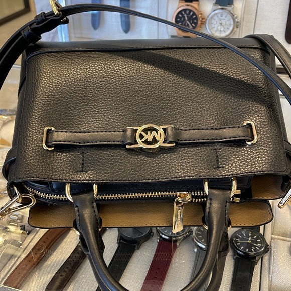 Michael Kors Reed Small Satchel Crossbody Center Zip Bag
Color: Black
NWT - Picture 10 of 16